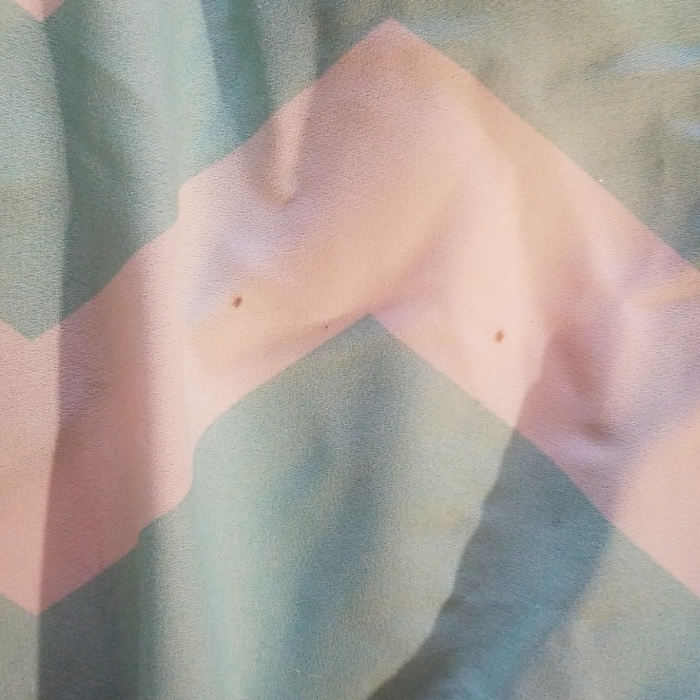 Beautiful zigzagged blouse - Picture 3 of 3